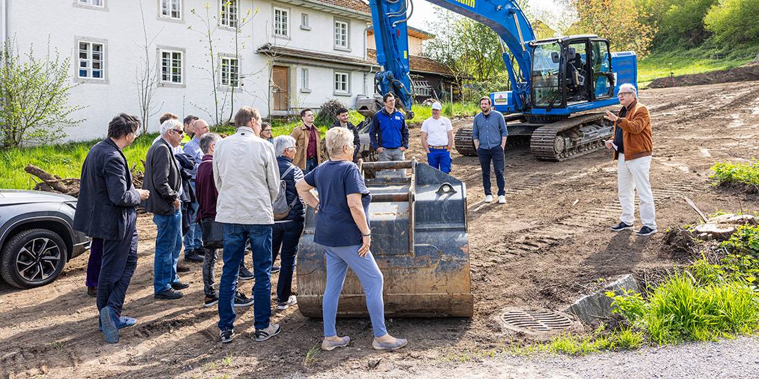 Grosse Beteiligung beim Spatenstich des Projekts «Am Bächli».