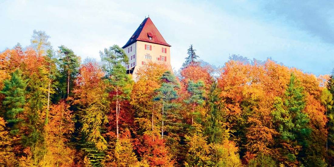 Schloss Liebegg im Herbstzauber.