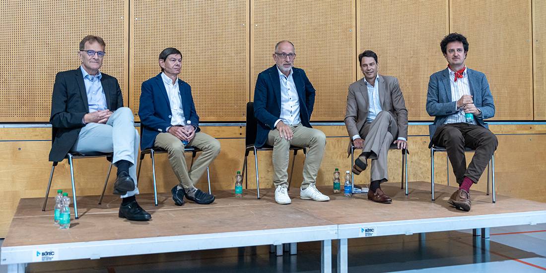 Podiumsgespräch mit hochkarätigen Referenten.