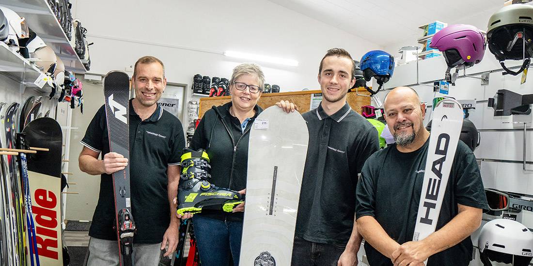 Beim Waldegg-Sport-Team mit Urs Zeder (links) ist man für das Ski- und Snowboardvergnügen bestens aufgehoben.